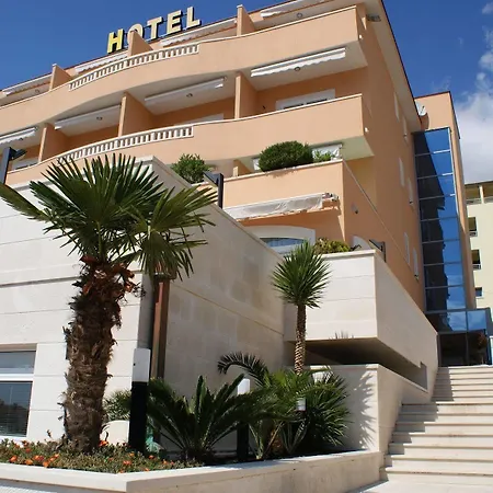 فندق Rosina 4*
